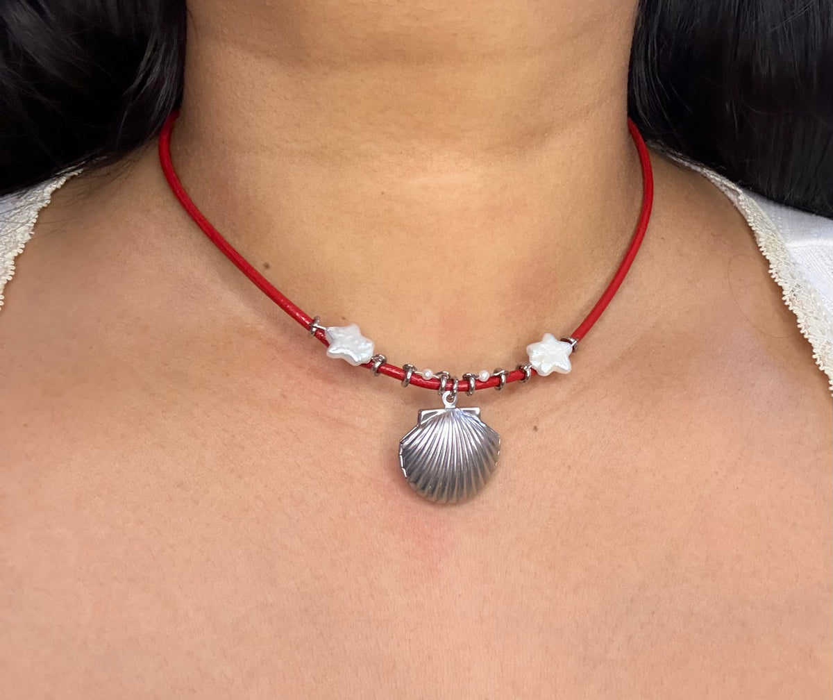 She shore shells choker