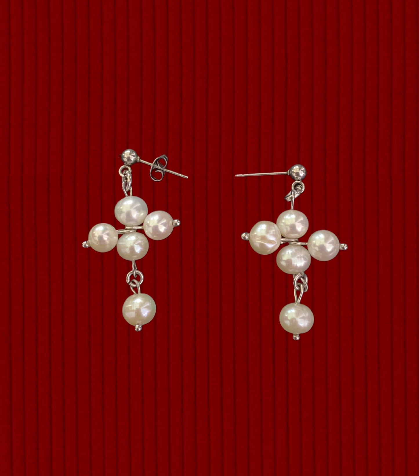 Small clover motif earrings