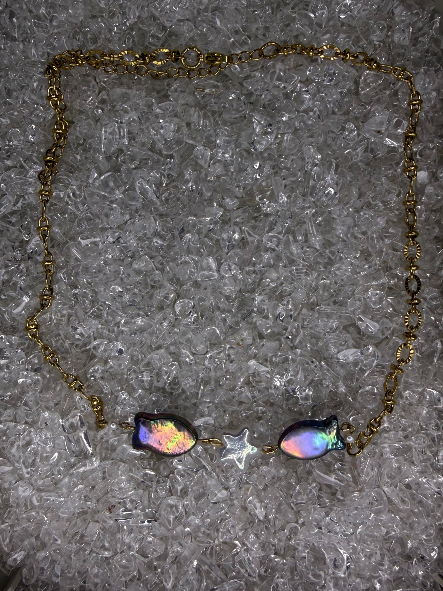 Star kissing fishes club choker