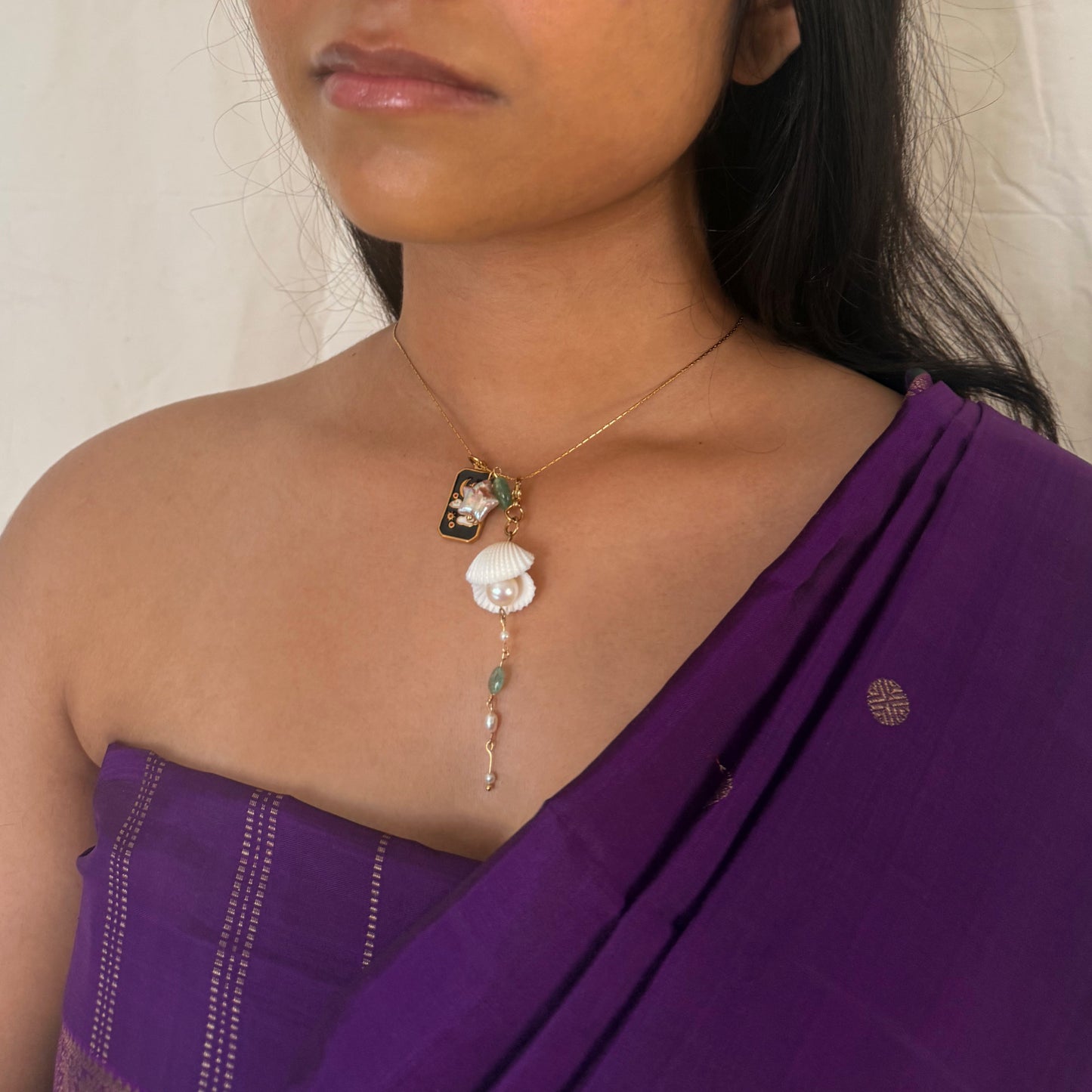 Charm necklace, pearl in a shell version