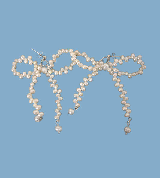 Mommy bow earring {freshwater cultured pearl}