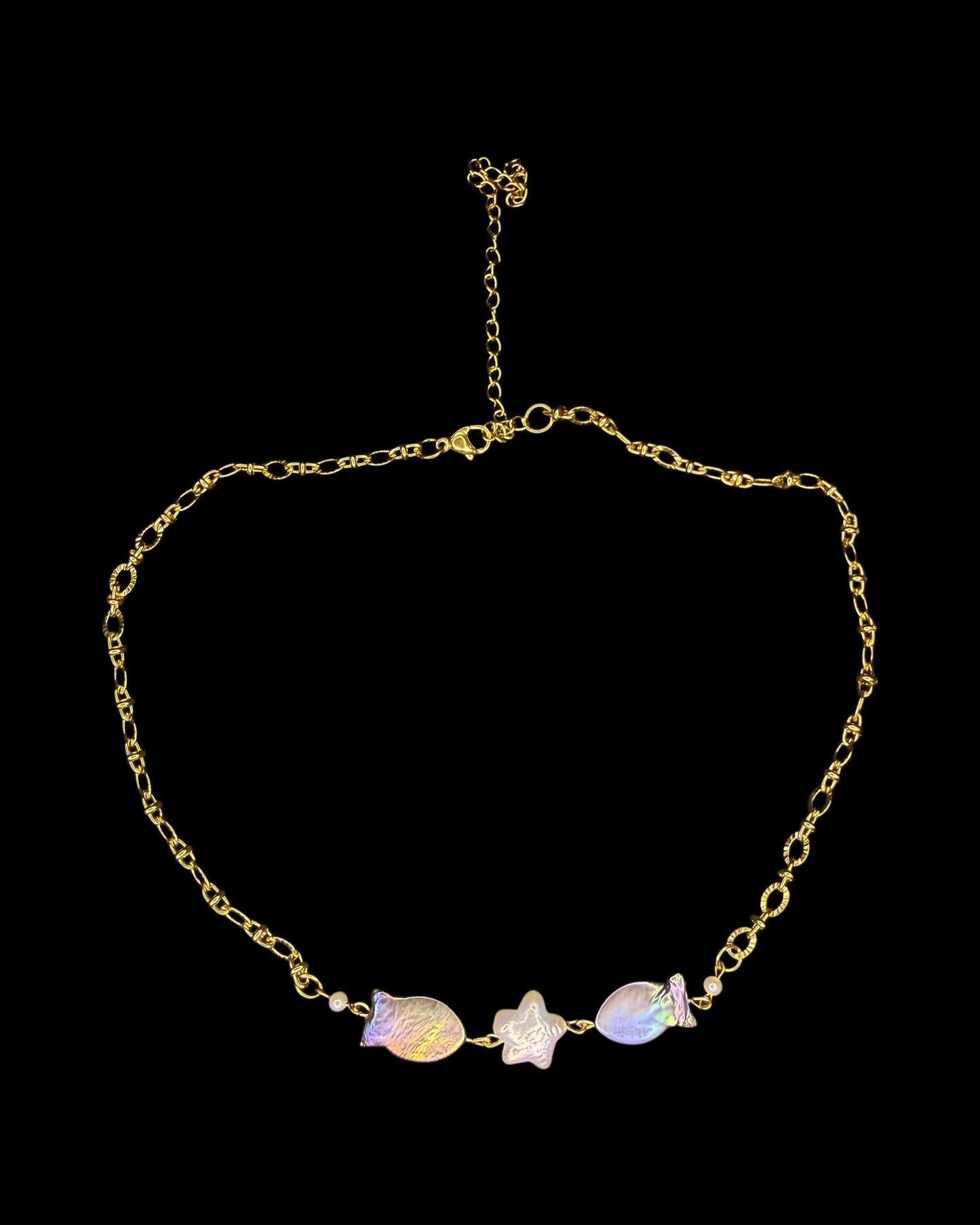 Star kissing fishes club choker