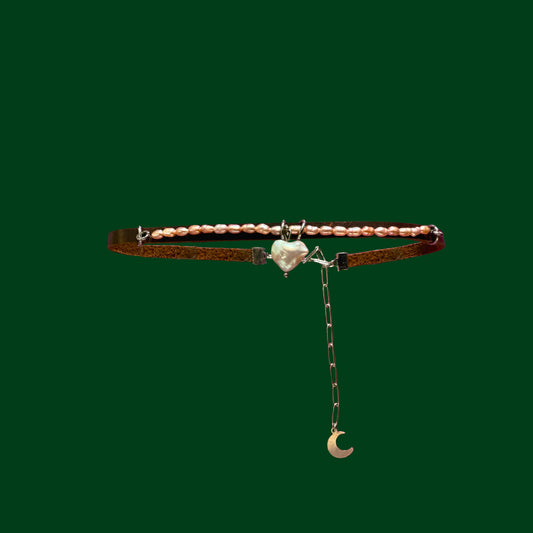 Sweetheart leather choker