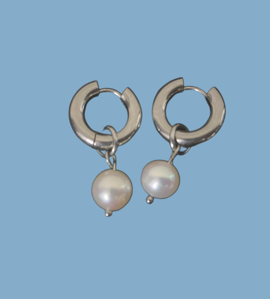 Round pearl on chunky hoops