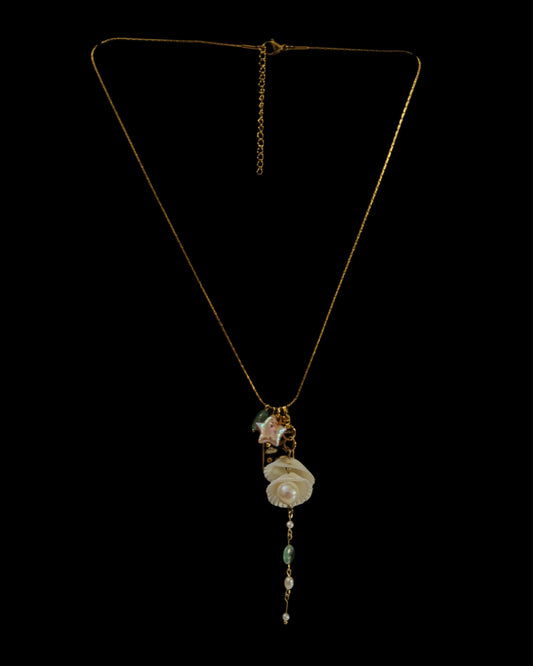 Charm necklace, pearl in a shell version