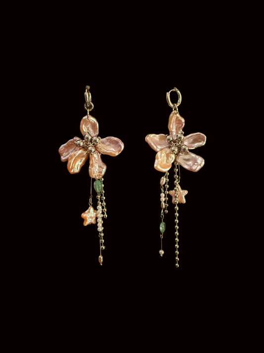 Coral flower overthrown earrings